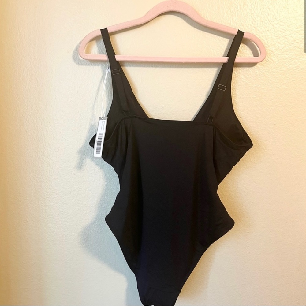 Everlane The V-Neck Onepiece Swimsuit in Black Medium NWT